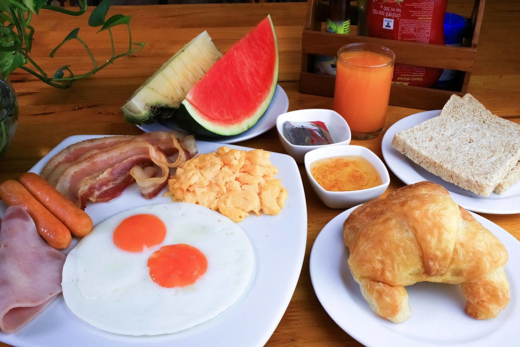 Naka Resort Kamala Beach Buitenkant foto