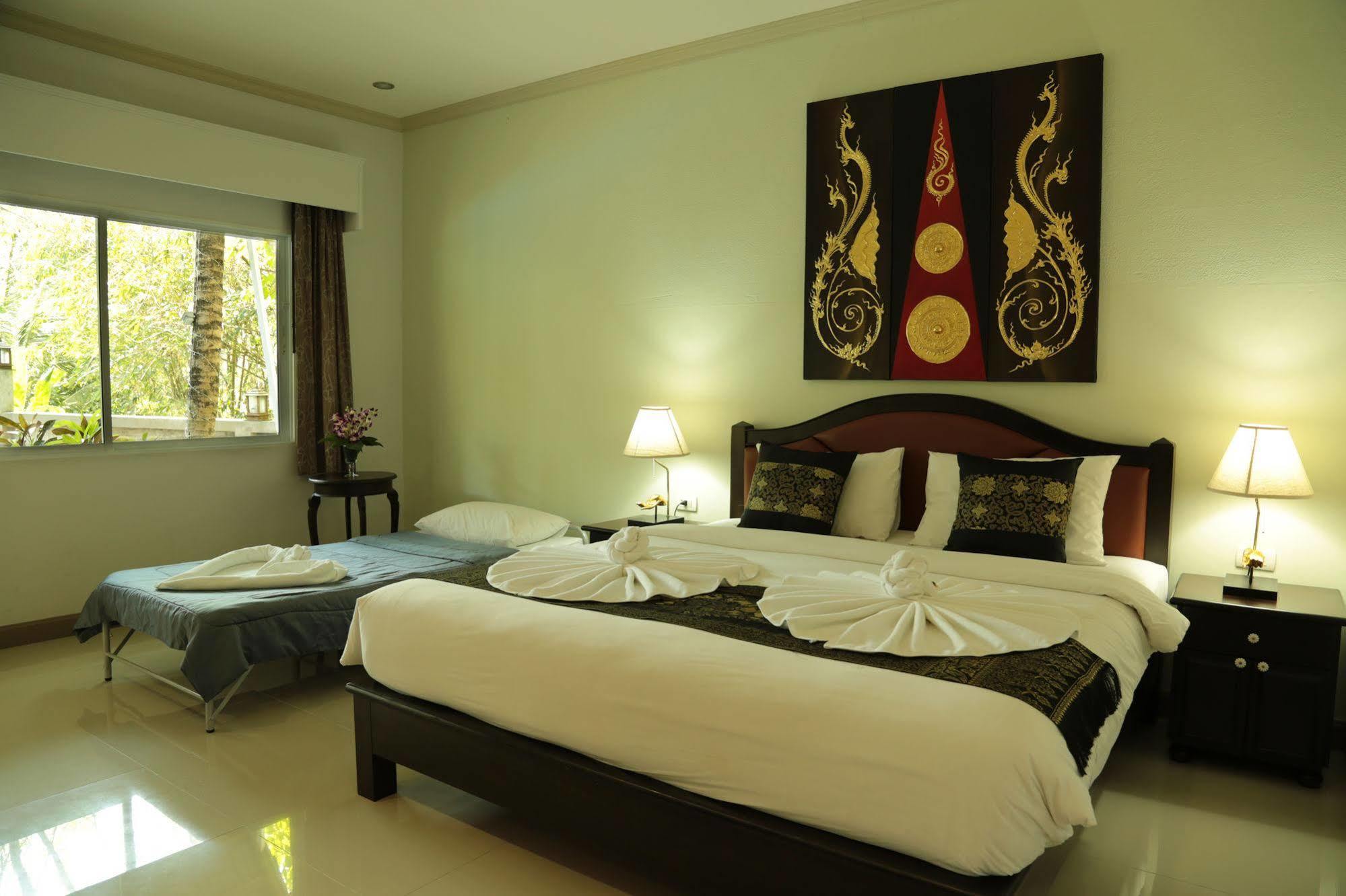 Naka Resort Kamala Beach Buitenkant foto