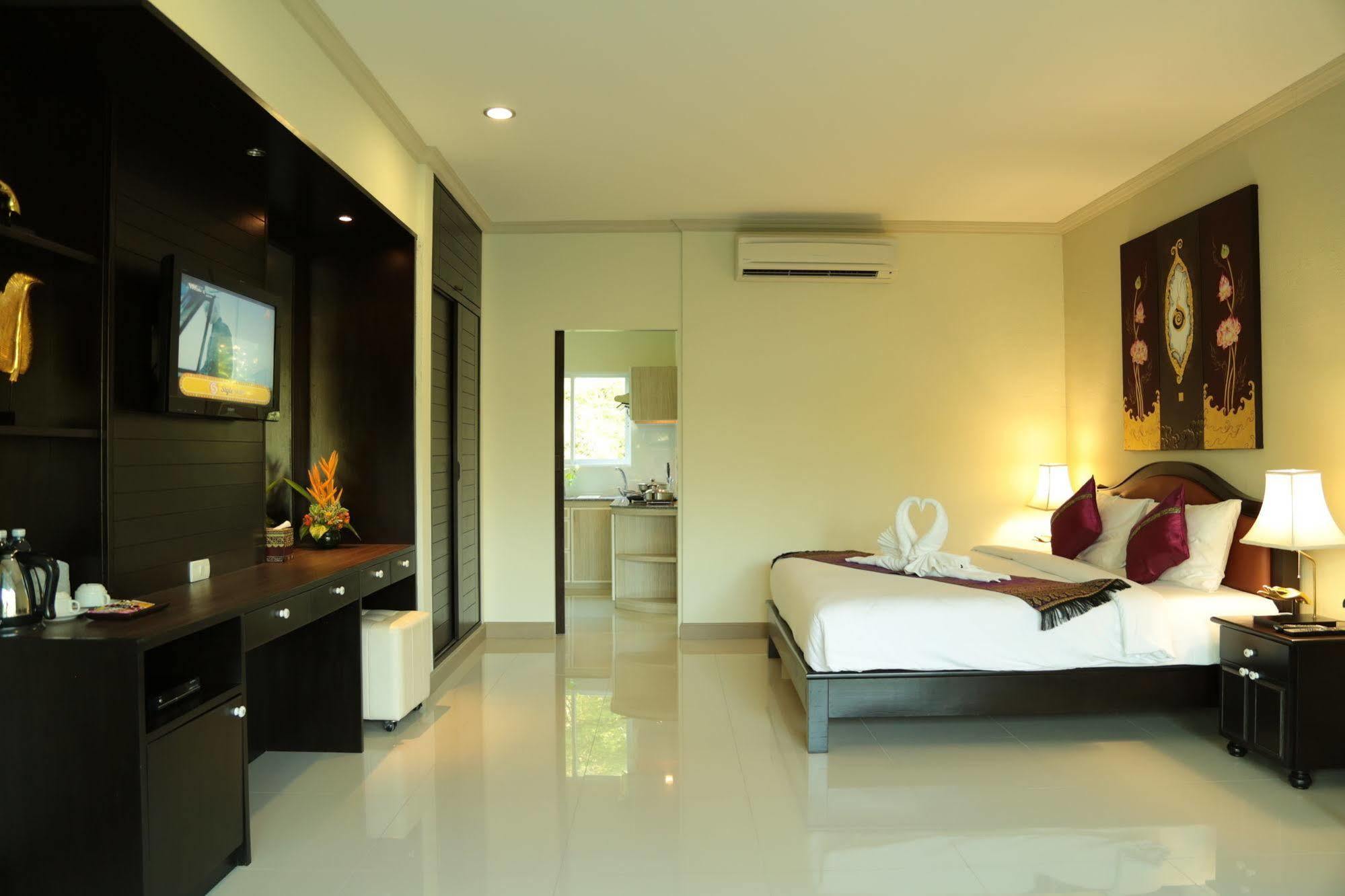 Naka Resort Kamala Beach Buitenkant foto