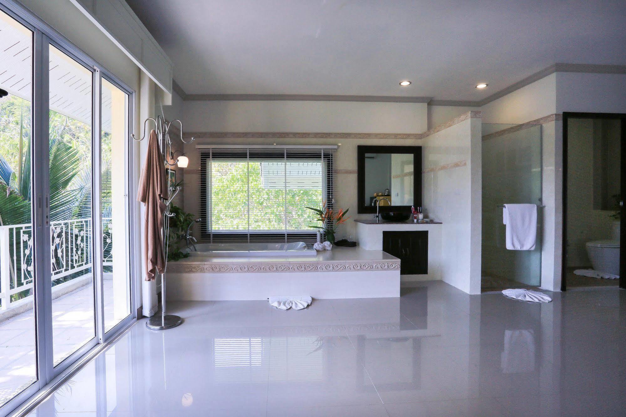 Naka Resort Kamala Beach Buitenkant foto