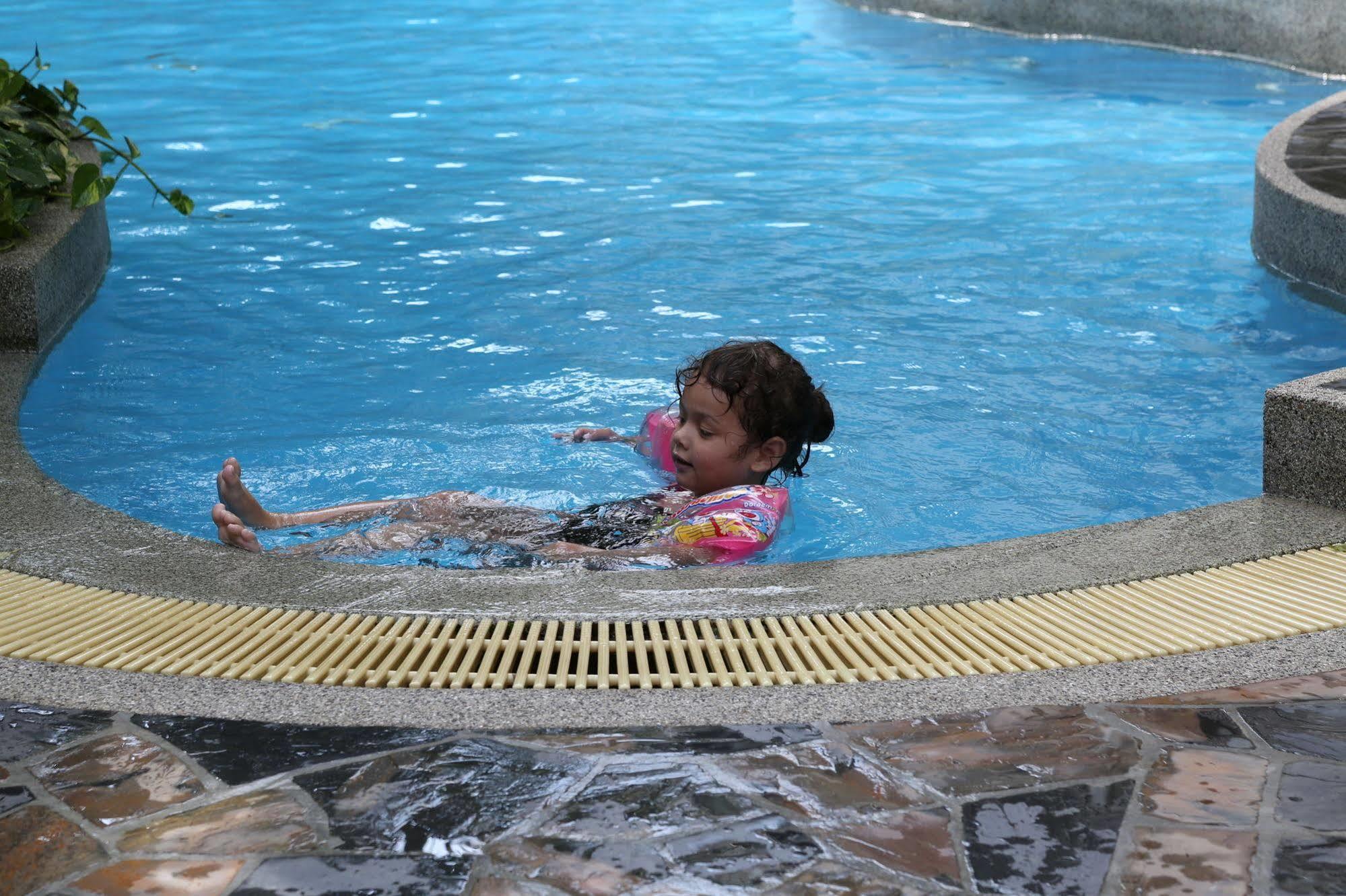 Naka Resort Kamala Beach Buitenkant foto