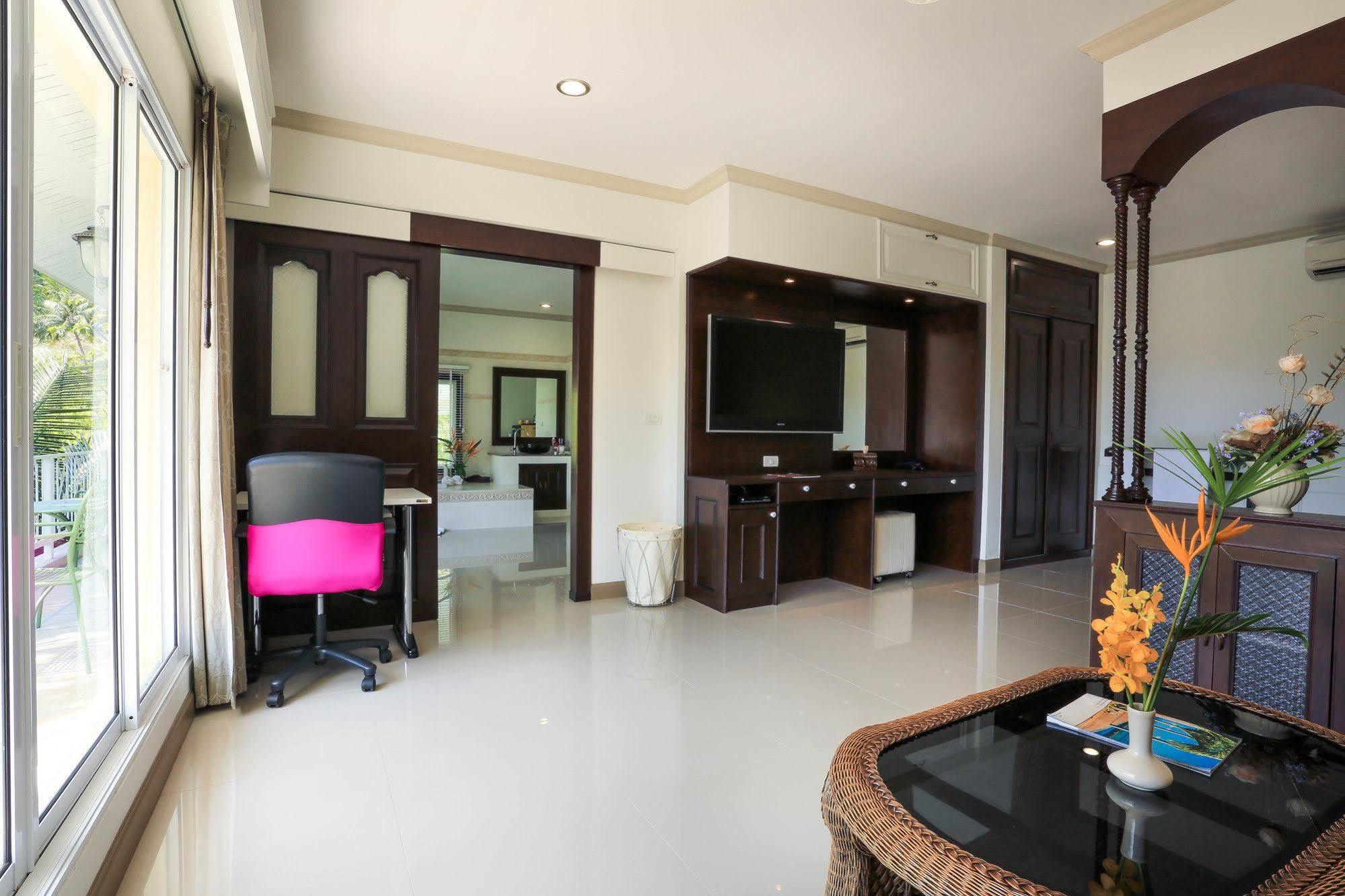 Naka Resort Kamala Beach Buitenkant foto