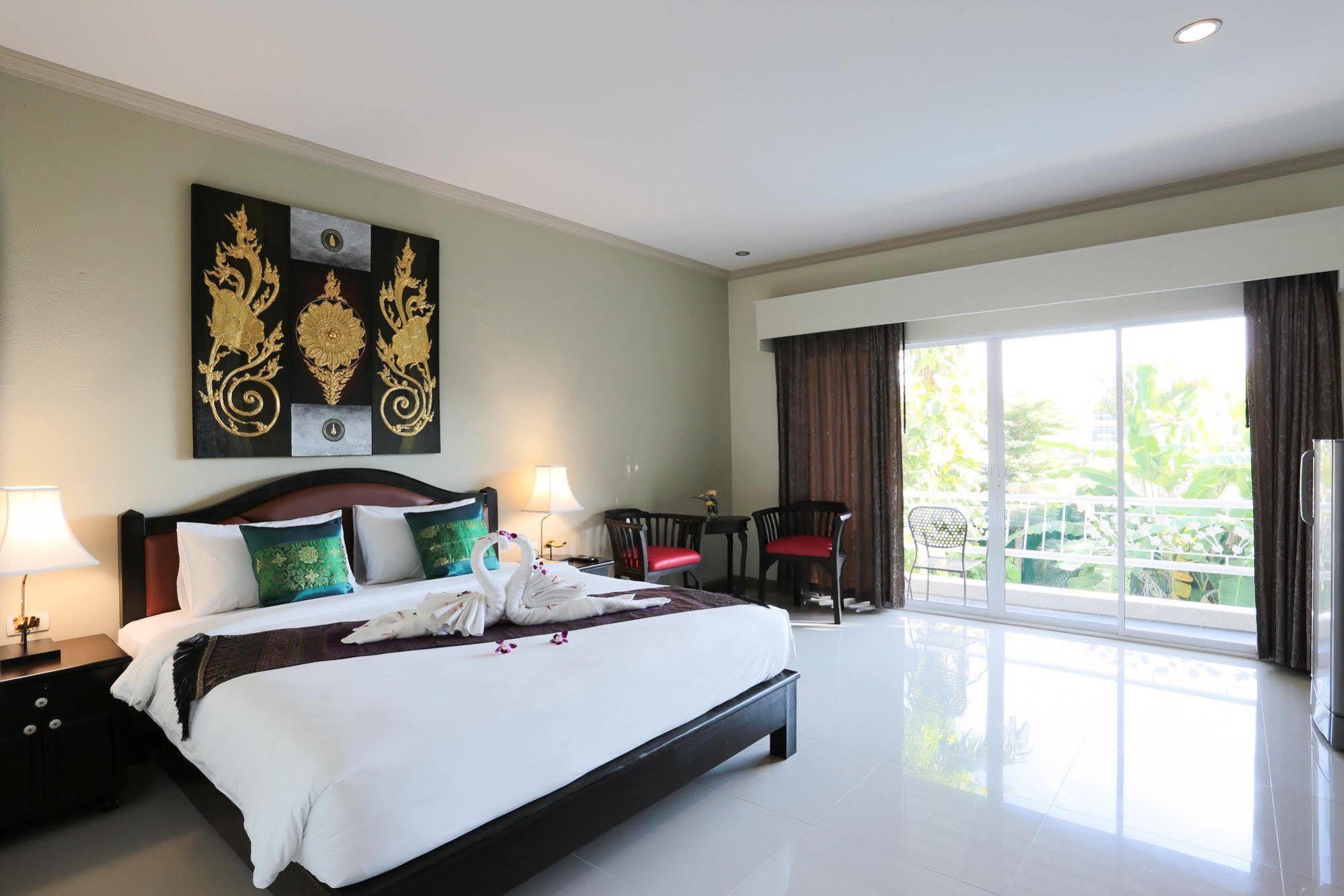 Naka Resort Kamala Beach Buitenkant foto